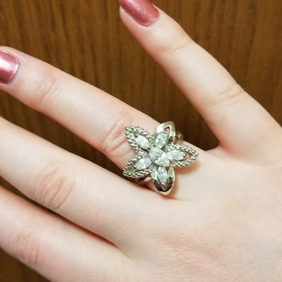 Jewelry - Flower Ring